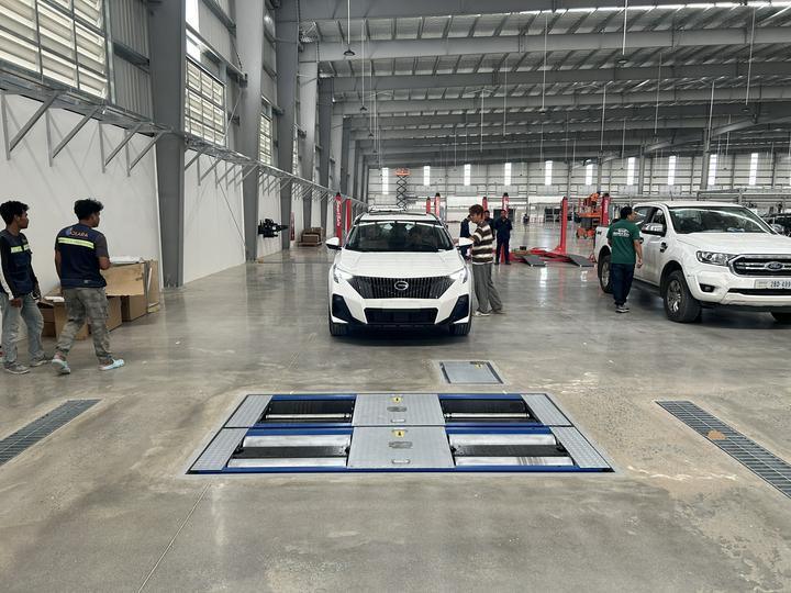 تستر ترمز غلتکی خط تست خودروی غلتکی Trinity با نام تجاری Cartesy CTGT-3-3C با بار محوری تست لغزش جانبی تک صفحه برای خودروهای سبک